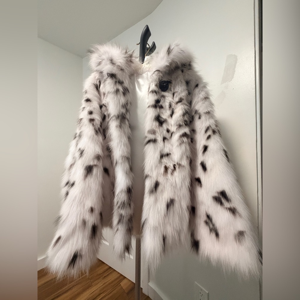 White lynx Fur Coat with Black Speckle Pattern